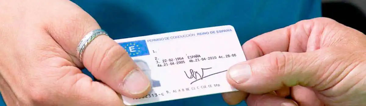 El carnet por puntos cumple 15 años: casi diez millones de conductores han perdido algún punto. 