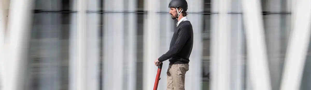 El uso del casco será obligatorio para los conductores de patinetes eléctricos
