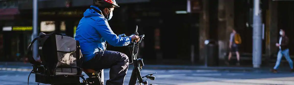 Curso de conducción para el reparto en motocicleta y ciclomotor: primer paso