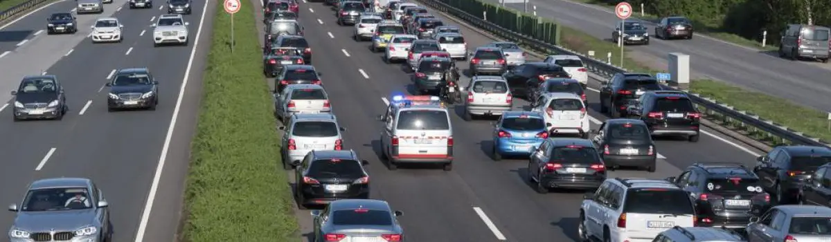 Europa presiona a la DGT: El "efecto pasillo" será obligatorio en España