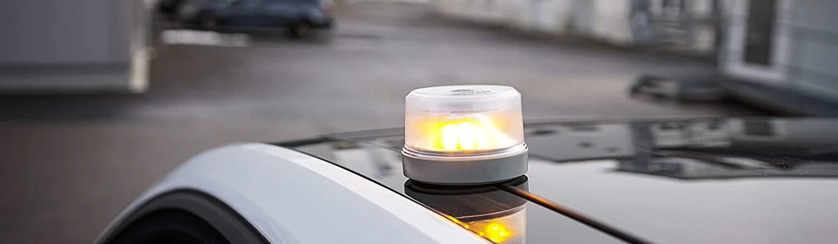 ¡Alerta Multa DGT 2026! Guía Completa de la Luz V-16 Conectada: Requisitos Obligatorios y Sanciones