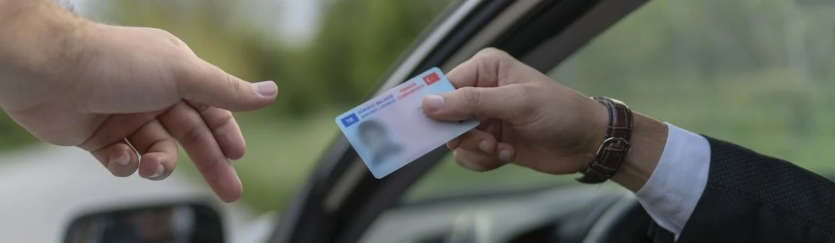 Carnet de conducir europeo: conducir desde los 17 años (con acompañante) y todas las novedades