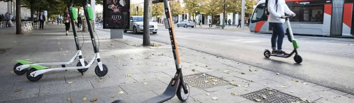 Más de siete de cada diez patinetes eléctricos compartidos de Madrid están mal aparcados