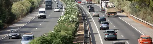 La DGT permite circular por el arcén en la AP-4 