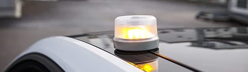 ¡Alerta Multa DGT 2026! Guía Completa de la Luz V-16 Conectada: Requisitos Obligatorios y Sanciones