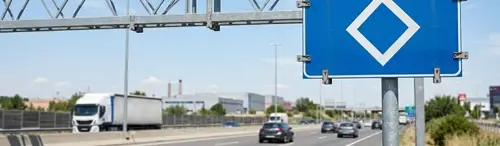 Multa carril VAO 2026: importe, quién puede pasar y cómo recurrir la sanción