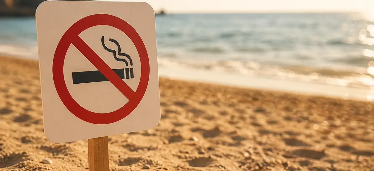 ¿Es ilegal fumar en la playa en toda España?