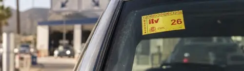 Multa por no llevar la pegatina de la ITV (señal V-19): cuánto cuesta y cómo evitarla