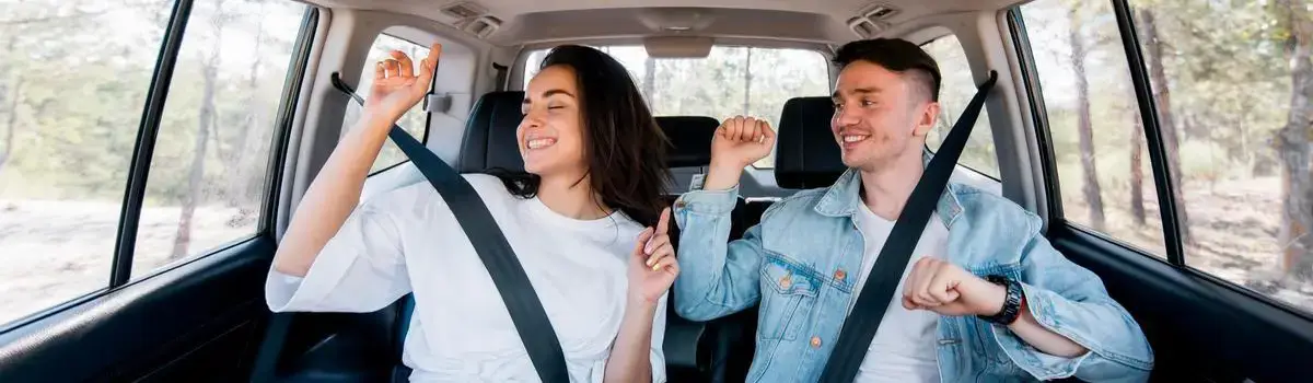 ¿Pueden multarte por ir de pasajero en el coche? La Guardia Civil responde